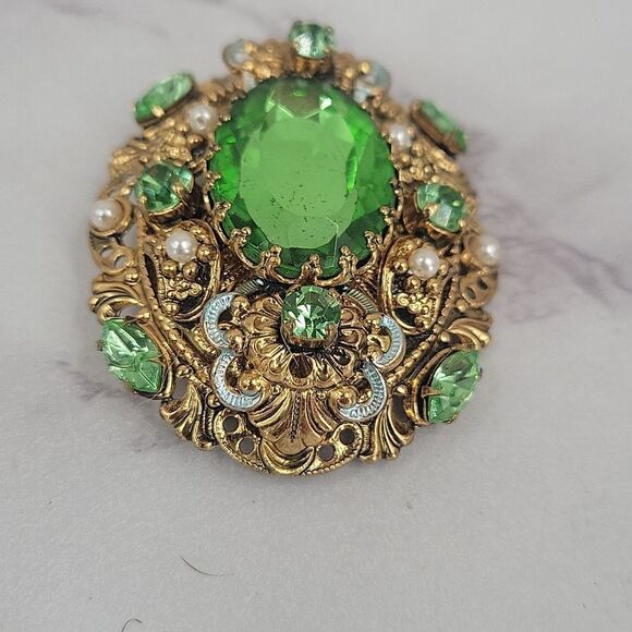 West Germany Vintage Elegant Green and Gold Jewelry Set Brooch Clip On Earrings - Picture 6 of 15